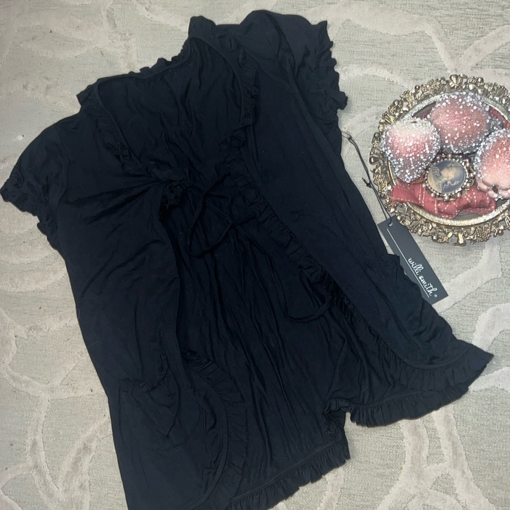 NWT🌷WILLI SMITH🌷Black rayon knit ruffle edge short sleeve tie neck cardigan